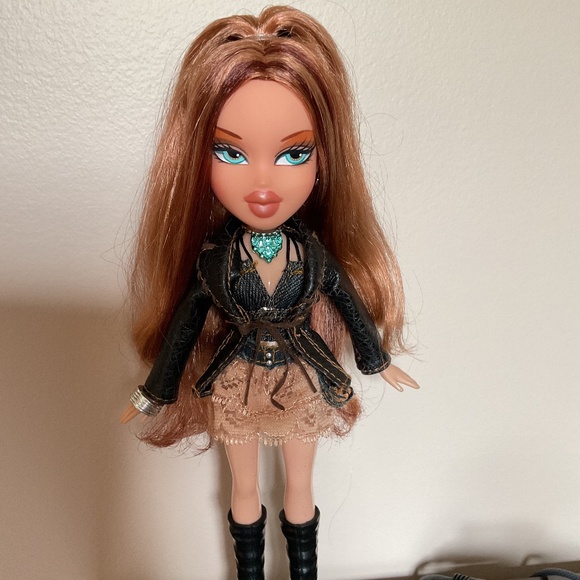 Bratz Secret Date Meygan - Picture 1 of 10
